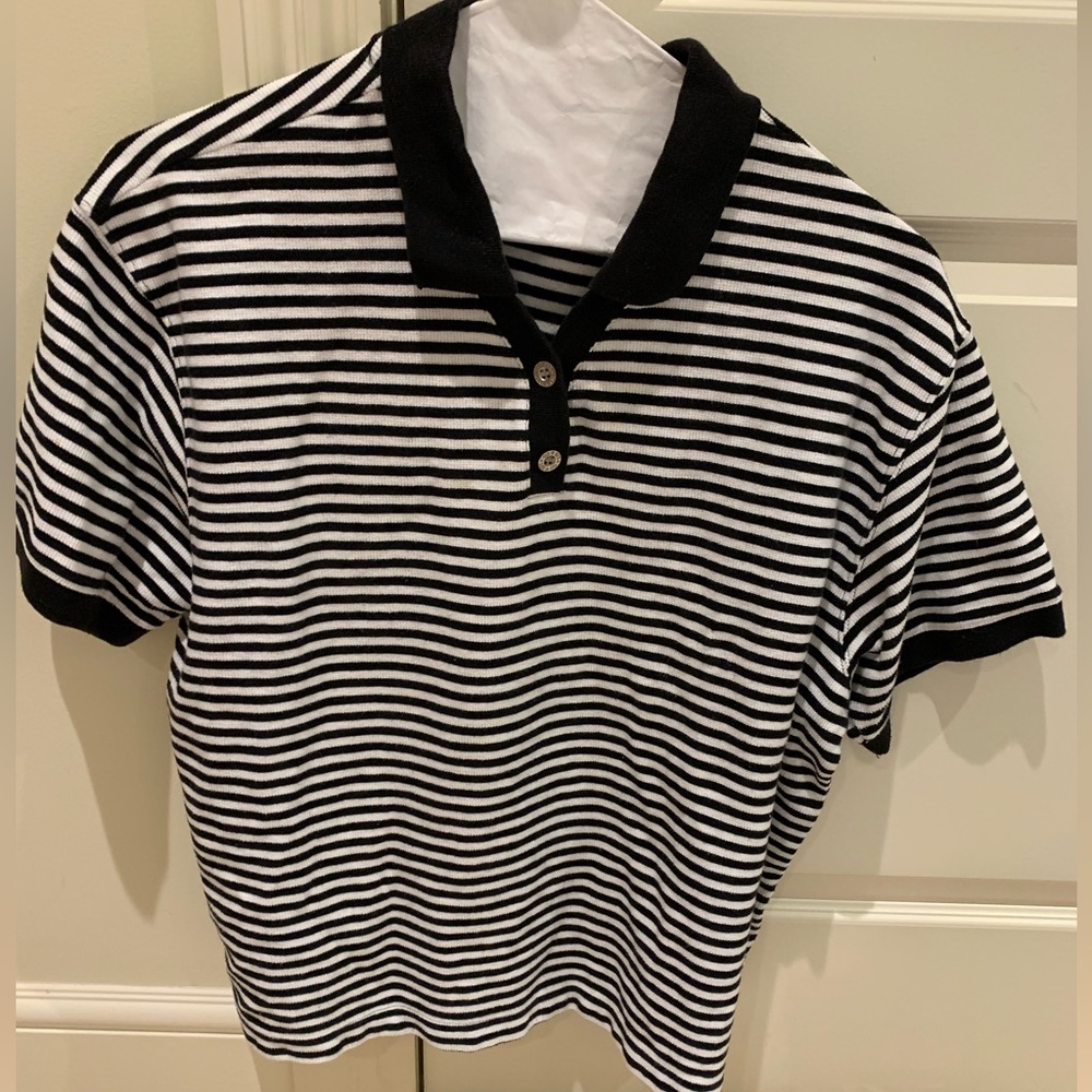 Women’s collared short sleeve top